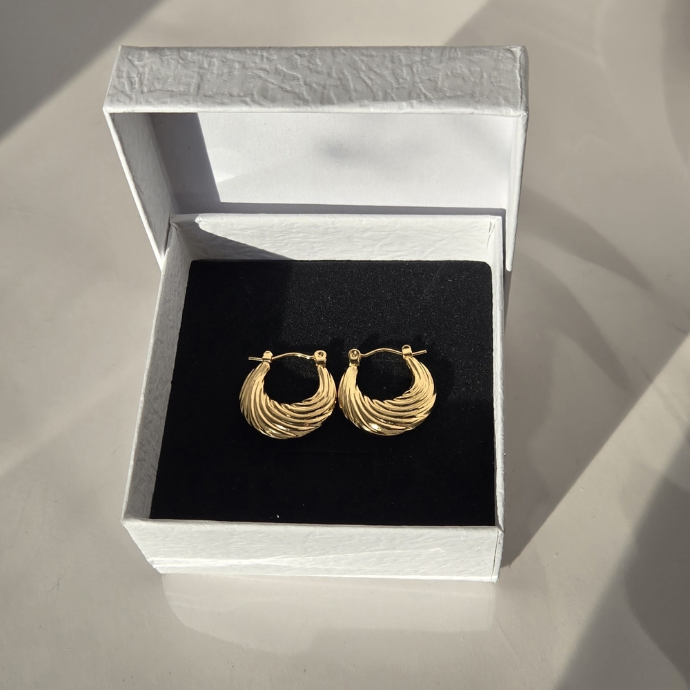 18K Gold Plated Textured Hoop Earrings | Vintage Fan Style | Lightweight
